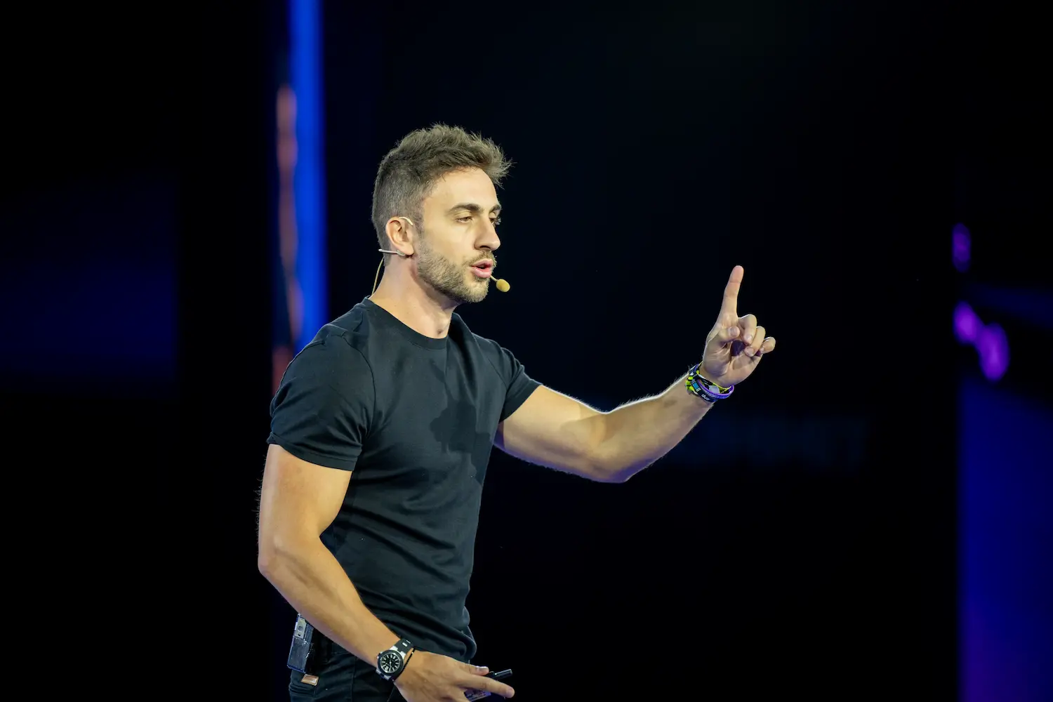 João Brognoli palestrando no Empreende SC 2025 sobre tendências de marketing digital